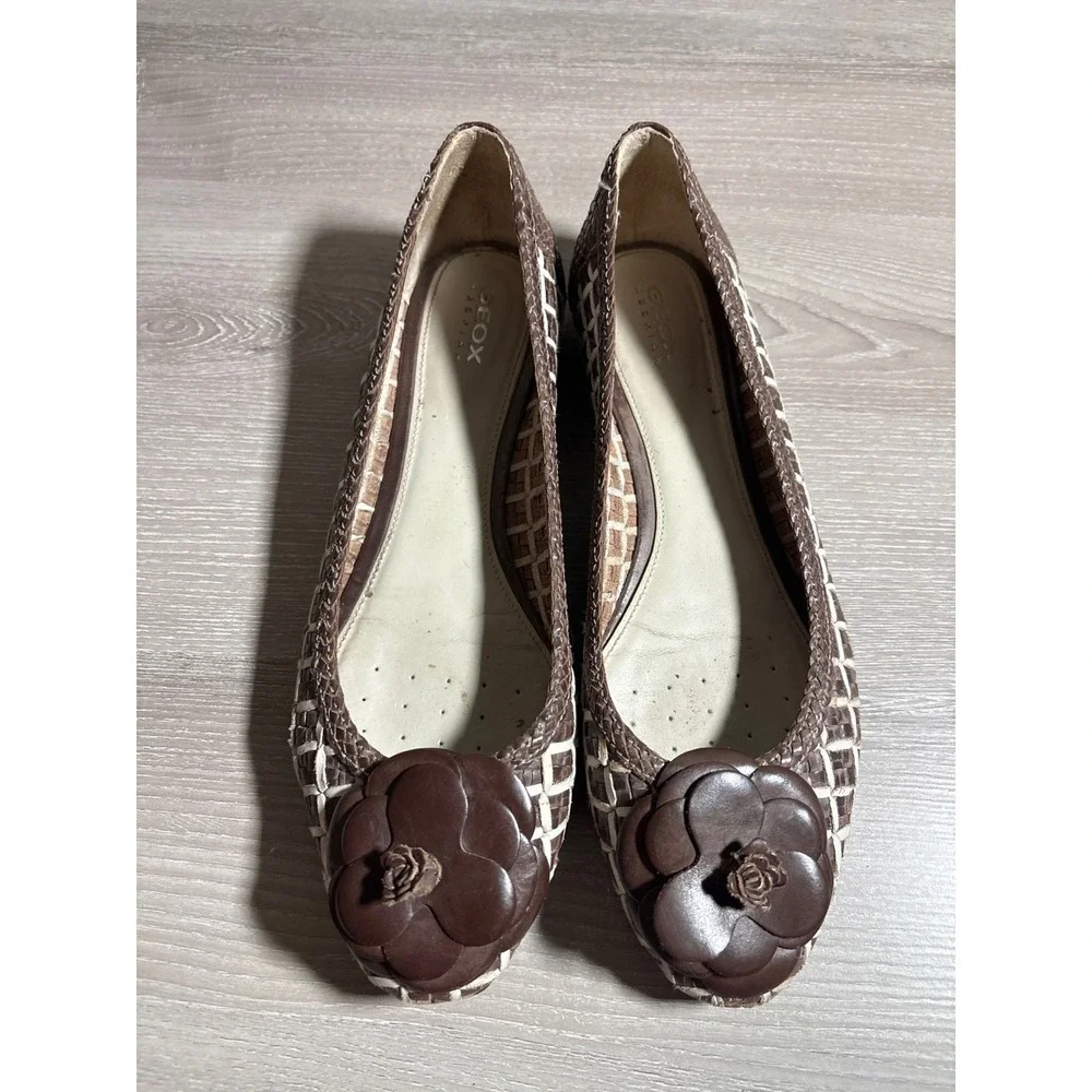 Geox Respira Brown White Woven Leather Floral Ballet Flats Womens 9.5 Round Toe